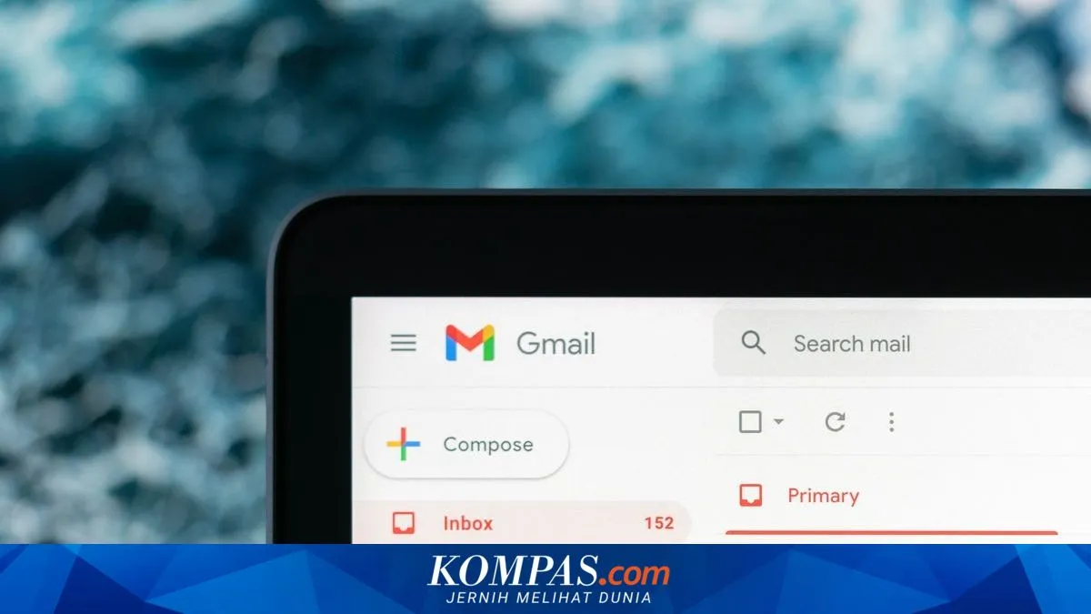 Tampilan layar komputer yang sedang membersihkan tumpukan email di Gmail