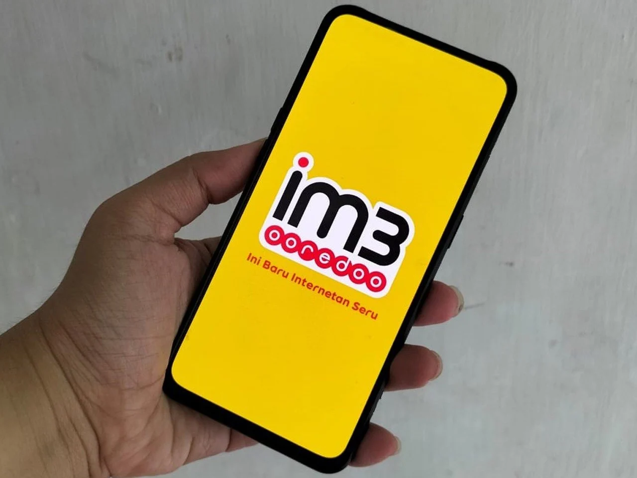 Ilustrasi layar ponsel menampilkan notifikasi MMI tidak valid saat mengakses kode USSD Indosat IM3.