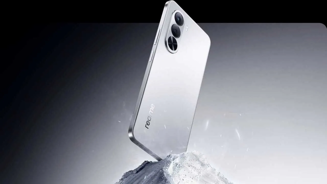 Smartphone Realme P4x dengan tampilan layar jernih dan desain kokoh