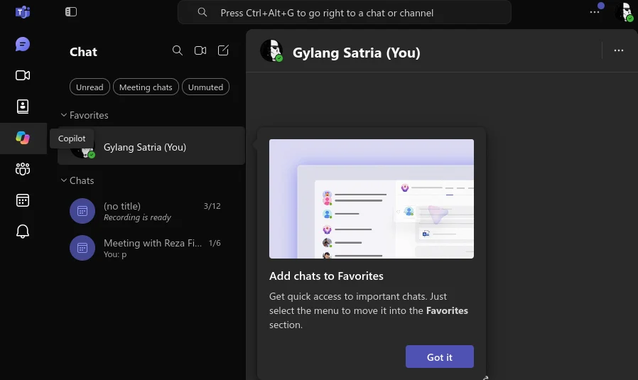Tampilan antarmuka Microsoft Teams dengan ikon Copilot di sidebar kiri yang disorot