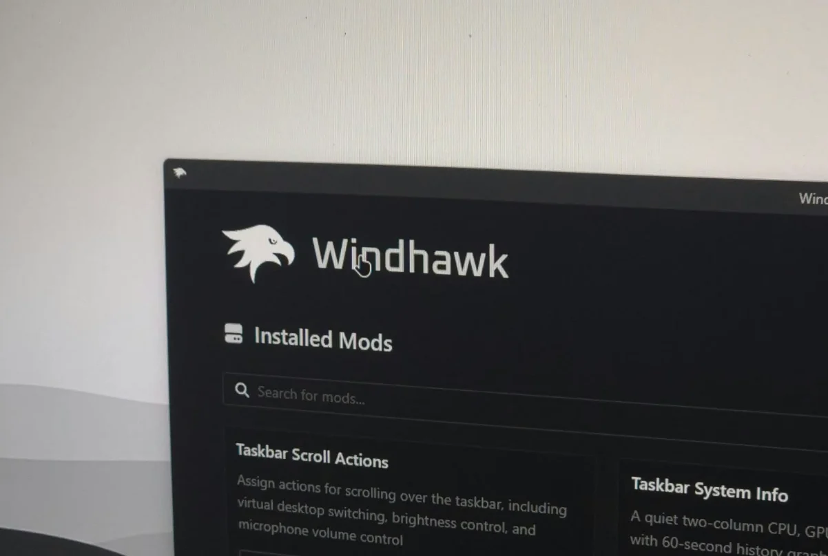 Tampilan kustomisasi desktop Windows 11 menggunakan mod Windhawk